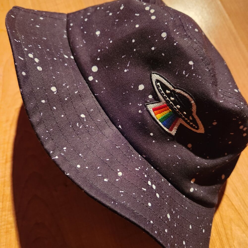 Rainbow ufo bucket hat, S/M size